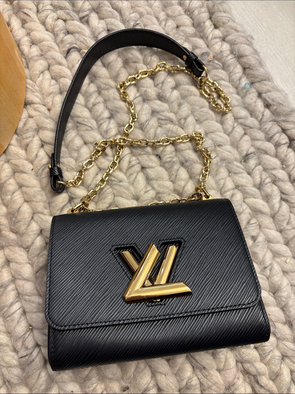Louis Vuitton MM epi twist